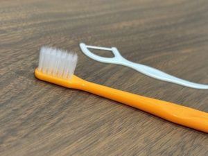 インプラントと入れ歯、どちらが良いですか？